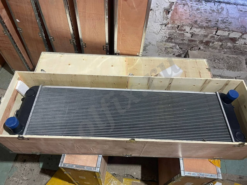 Радиатор охлаждения водяной XB00002521 Hitachi