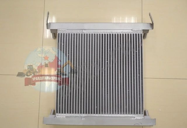 Радиатор масляный VOE 11890332 Volvo BL71