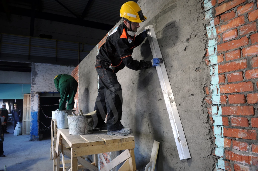 Разнорабочие, строительная бригада, грузчики