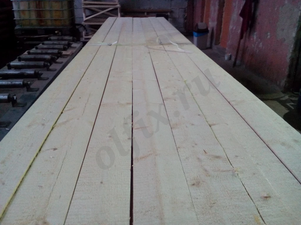 Пиломатериалы обрезные из сосны, ели: строганные, не строганные.